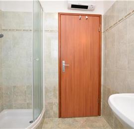 3 bedroom villa with pool near Poreč, sleeps 6